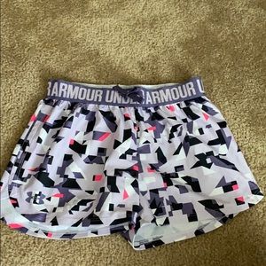 UA Youth Shorts - M
